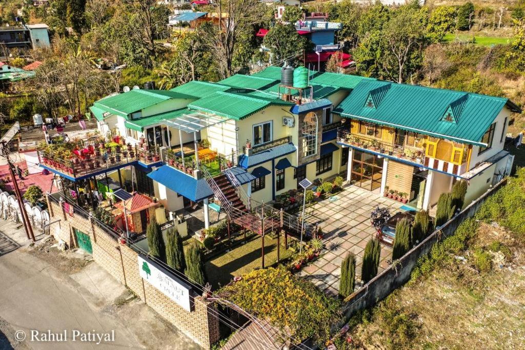 ホテル The Walnut Creek Bhīm Tāl エクステリア 写真